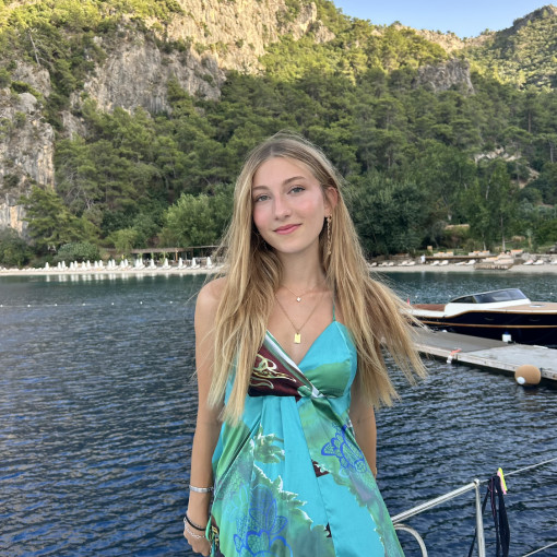 Photo of Alya Can