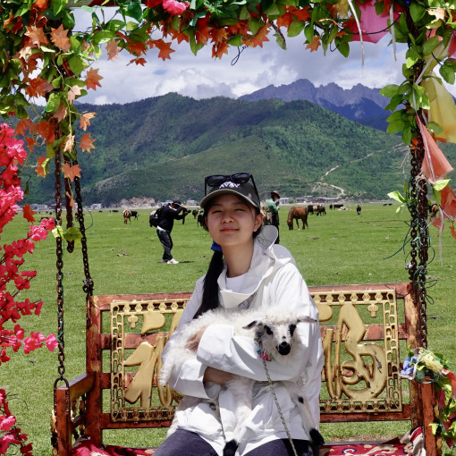 Photo of Chloe Lin
