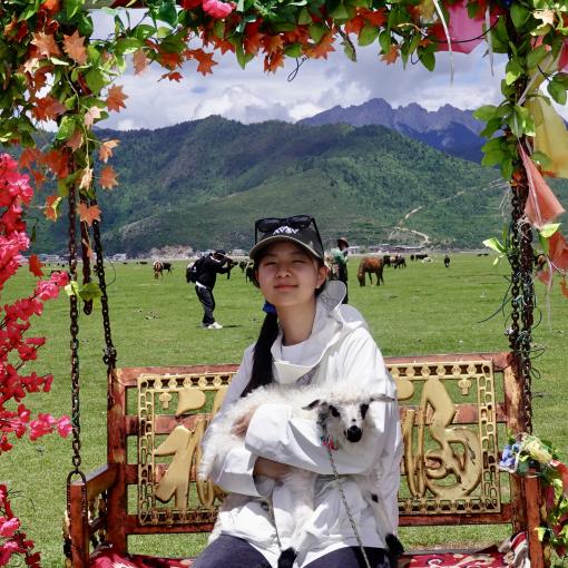 Photo of Chloe Lin